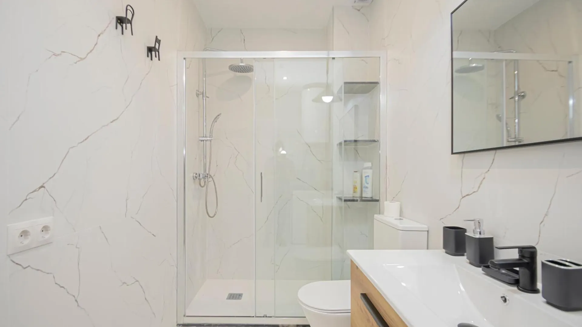 New! Stunning Modern 2Br Apt Next To Feria Sevilla 0*,  Španělsko